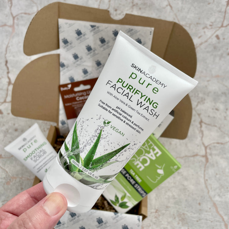 Purifying Facial Wash with Aloe Vera and Green Tea